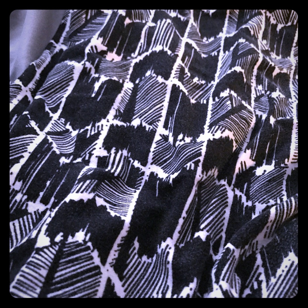 Lularoe One size BLACK AND WHITE 🖤🖤🖤